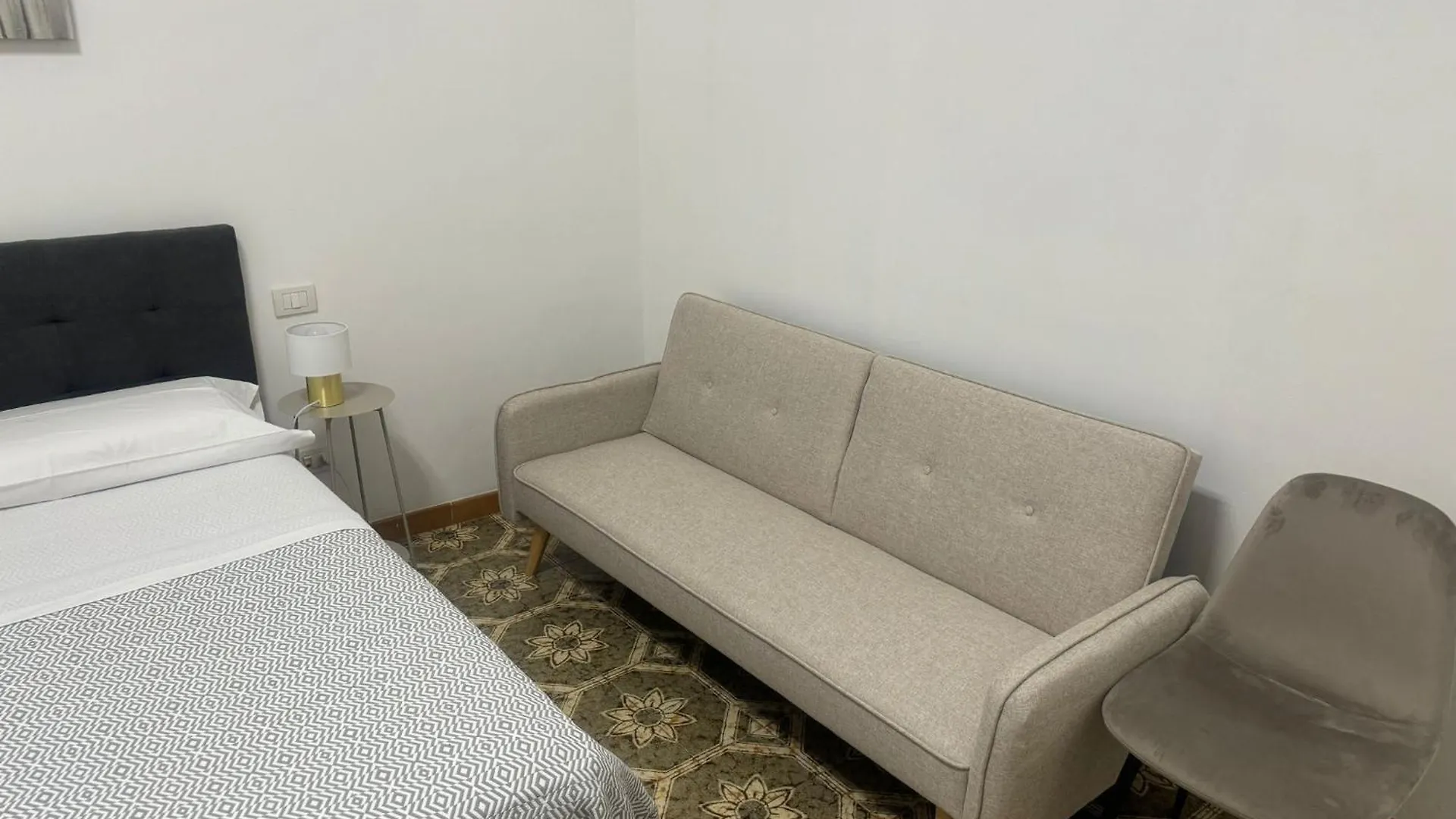 Larisa Home Apartment Rome